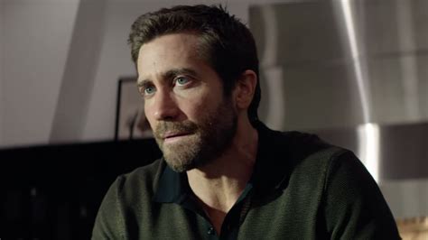 The internet is losing it over naked Jake Gyllenhaal in Netflixs ...